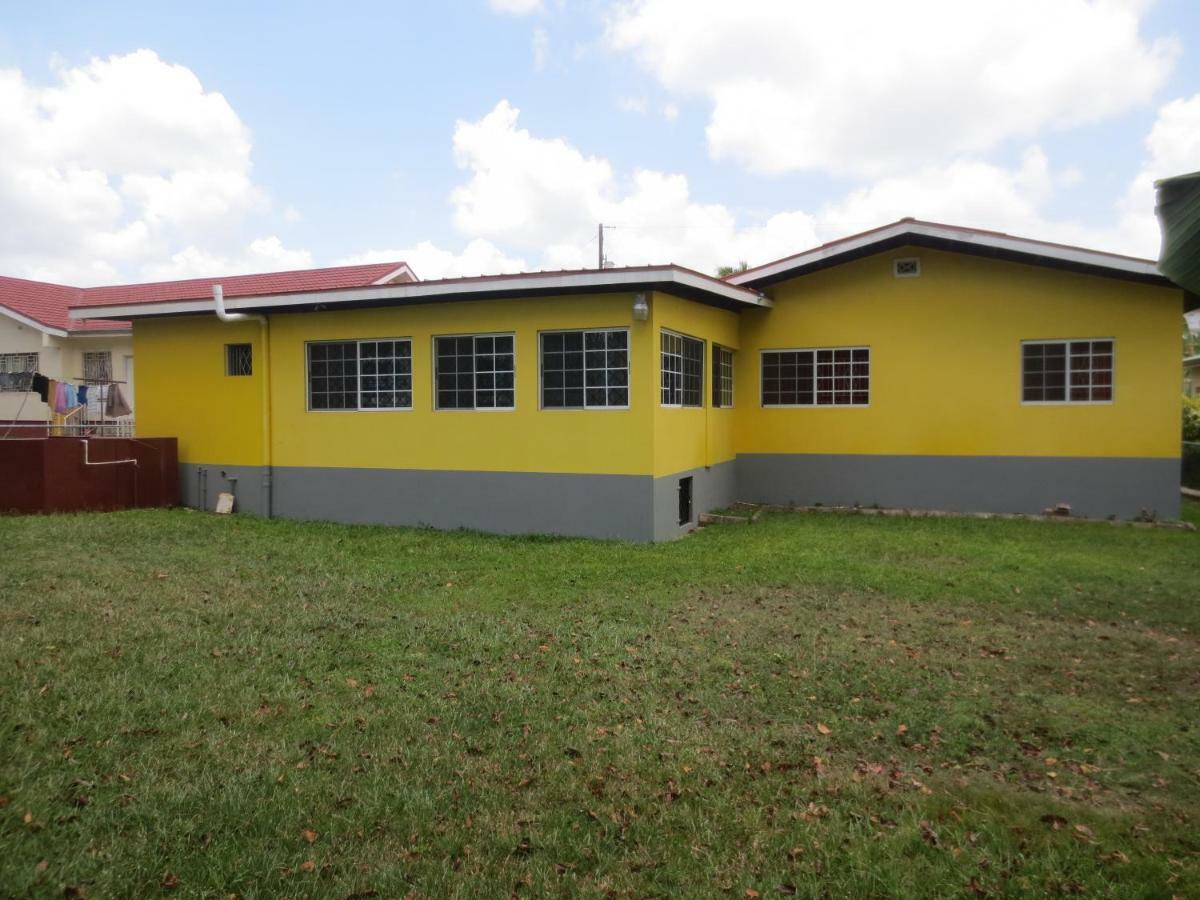 Chateau Yellow Mandeville Exterior foto