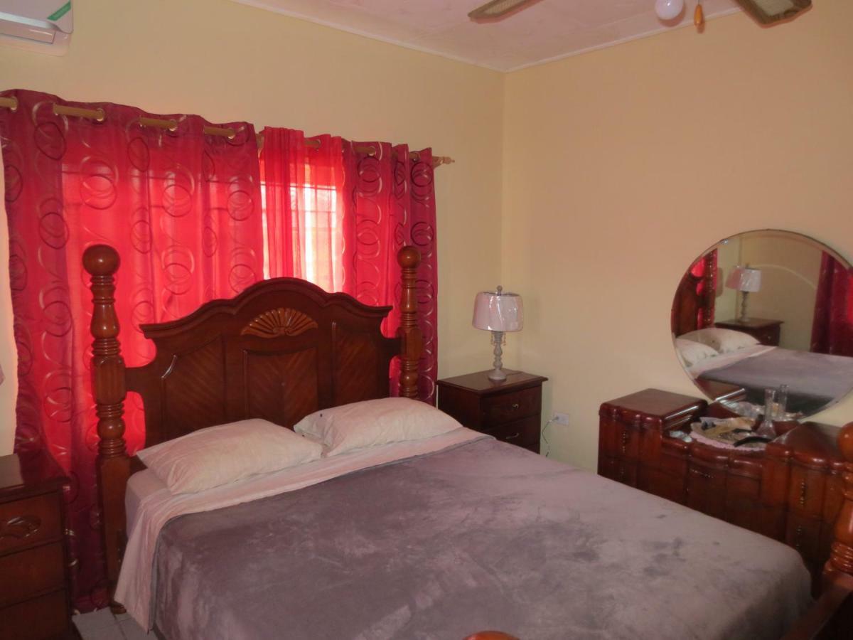 Chateau Yellow Mandeville Exterior foto